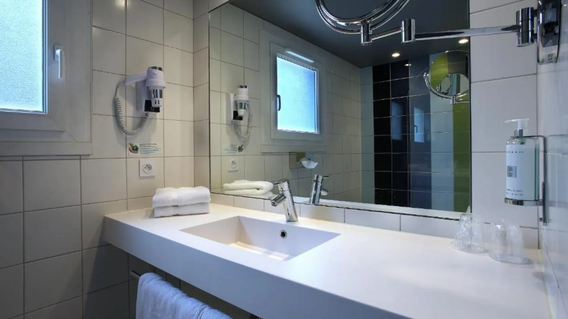 Hotel Le Cinq Hyper - Centre Chambery