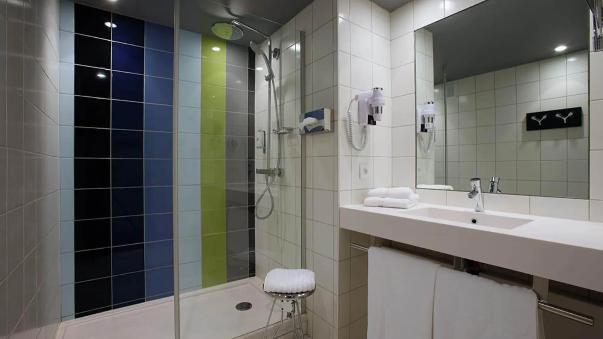 Hotel Le Cinq Hyper - Centre Chambery