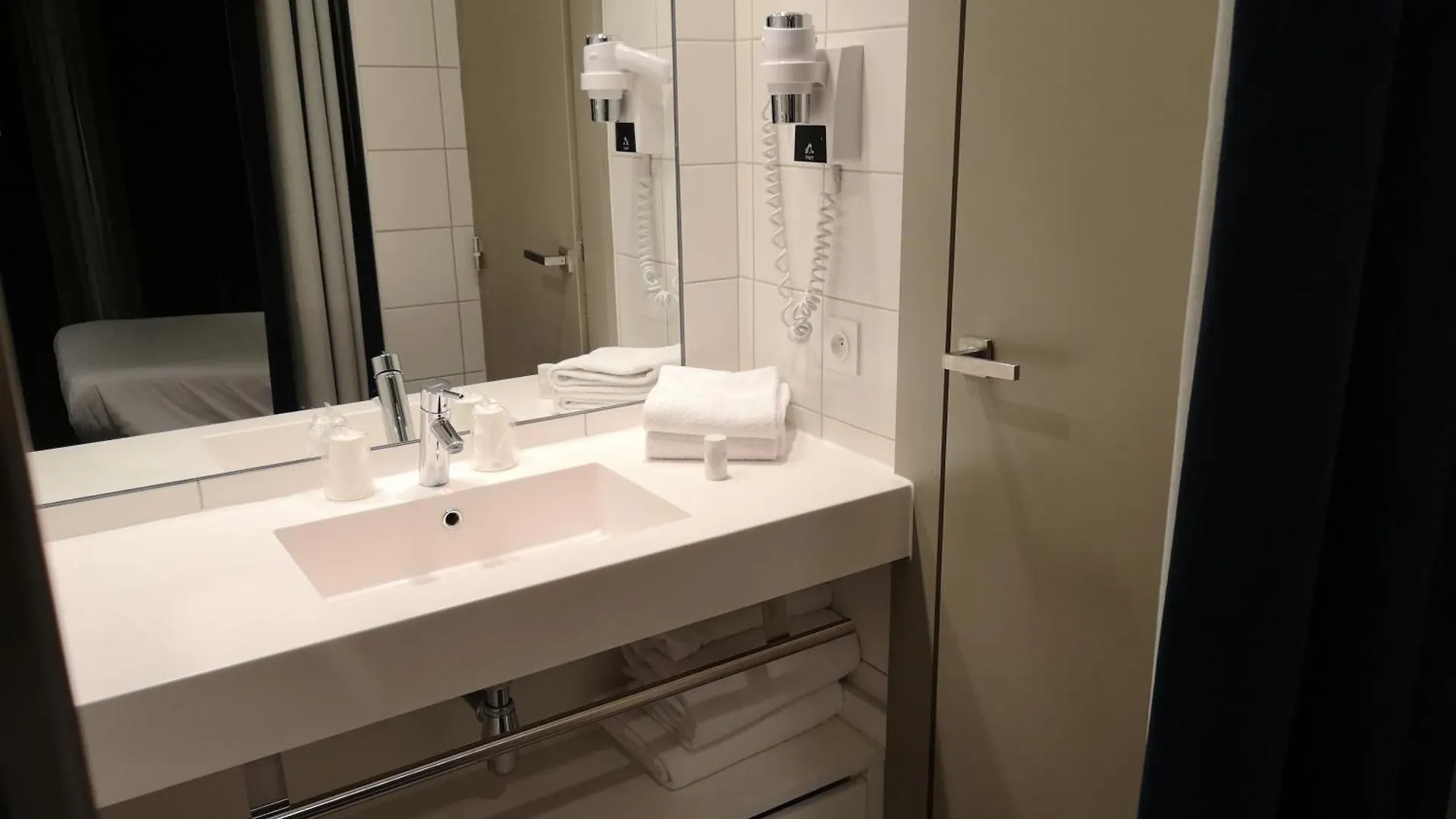 Hotel Le Cinq Hyper - Centre Chambery 4*,