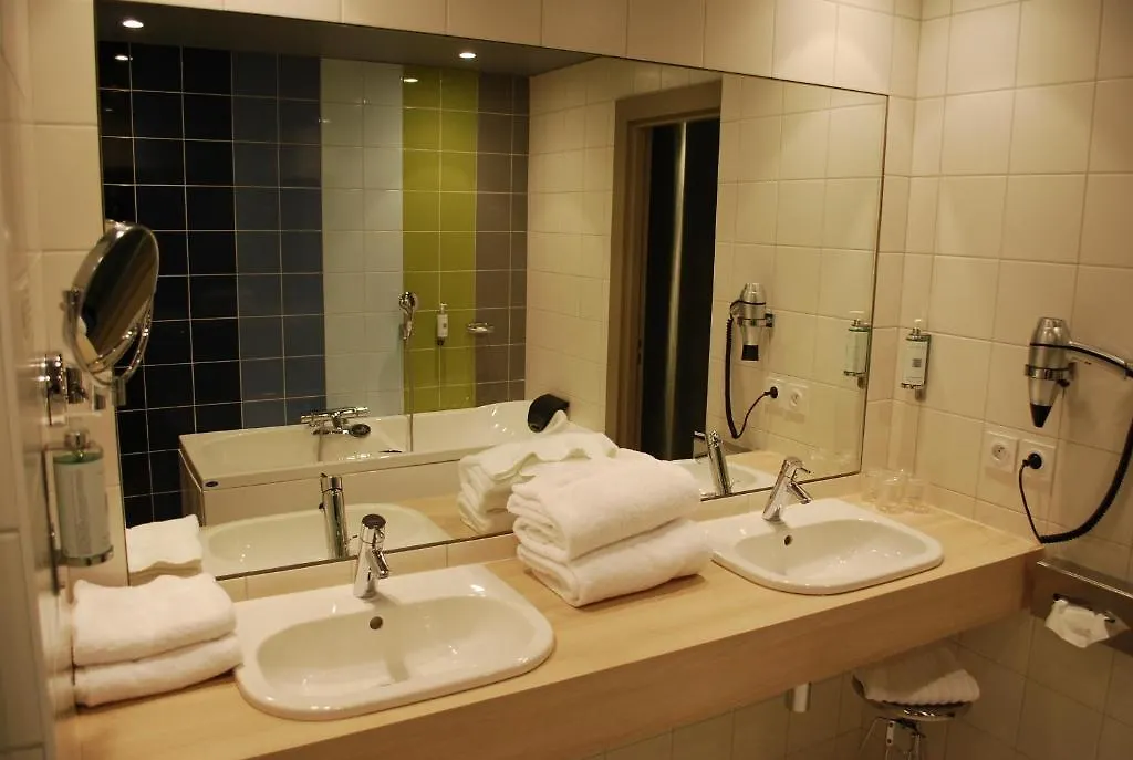 Hotel Le Cinq Hyper - Centre Chambery